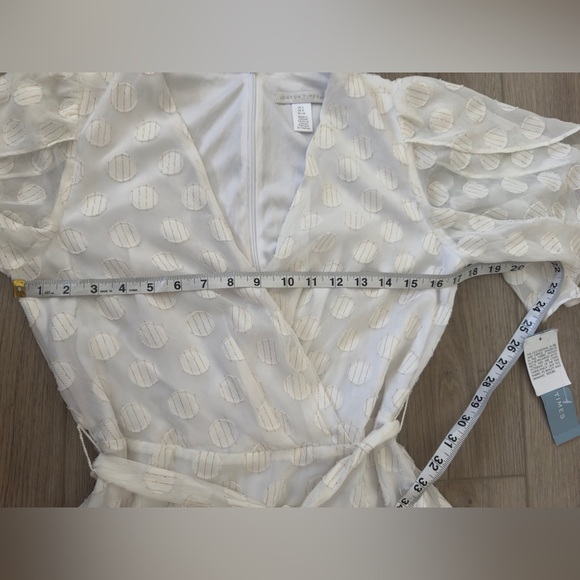 London Times White Flutter Sleeve Mini Dress 🤍 - Picture 4 of 11